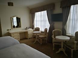 Feathers Hotel, Bar and Restaurant