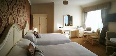 Feathers Hotel, Bar and Restaurant