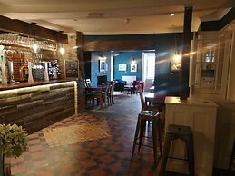 Feathers Hotel, Bar and Restaurant