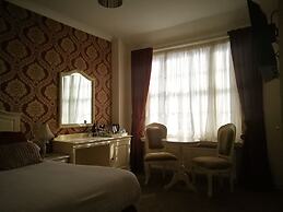Feathers Hotel, Bar and Restaurant