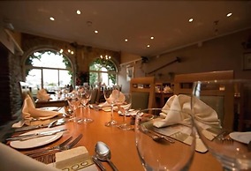 Feathers Hotel, Bar and Restaurant