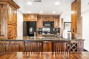 Shadow Ridge by All Seasons Resort Lodging