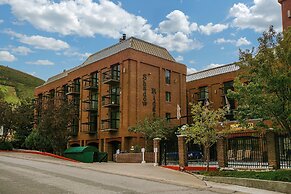 Shadow Ridge by All Seasons Resort Lodging