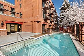 Shadow Ridge by All Seasons Resort Lodging