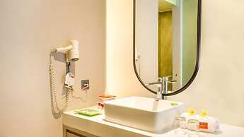 HARRIS Hotel & Residence Riverview Kuta Bali