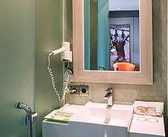 HARRIS Hotel & Residence Riverview Kuta Bali