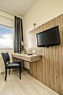 Hotel Maxis