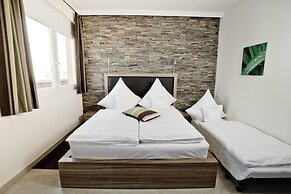 Hotel Maxis