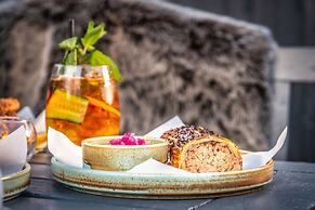 The Black Lion, Long Melford