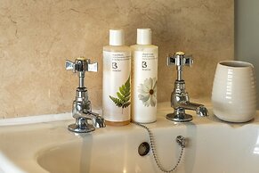 The Black Lion, Long Melford