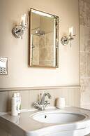 The Black Lion, Long Melford