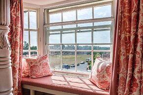 The Black Lion, Long Melford