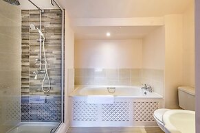 The Black Lion, Long Melford