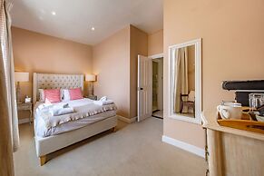 The Black Lion, Long Melford