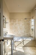 The Black Lion, Long Melford