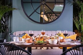 The Black Lion, Long Melford