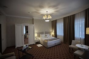 Attache Hotel