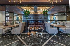 Attache Hotel
