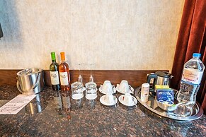 Attache Hotel