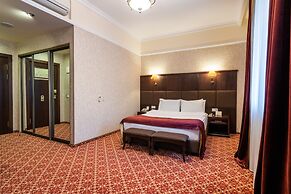 Attache Hotel