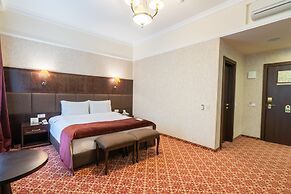 Attache Hotel