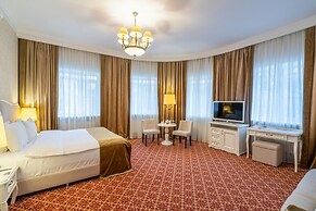 Attache Hotel