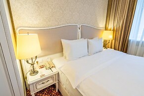 Attache Hotel