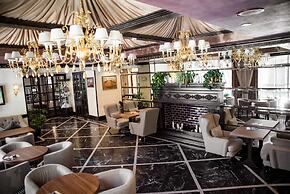 Attache Hotel