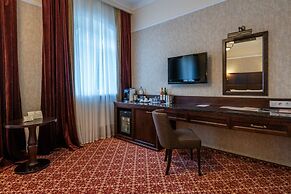 Attache Hotel