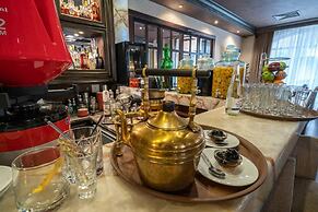 Attache Hotel