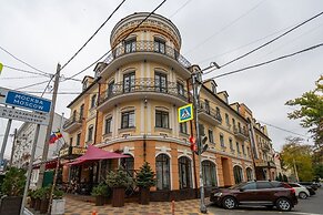 Attache Hotel