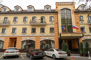 Attache Hotel