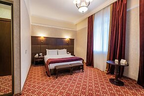 Attache Hotel