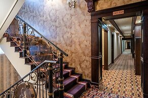 Attache Hotel