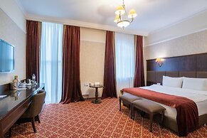 Attache Hotel