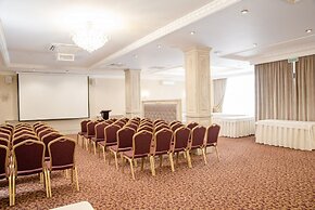 Attache Hotel