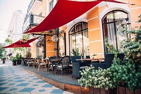 Attache Hotel