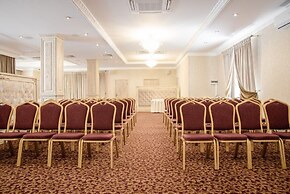 Attache Hotel