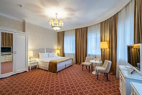 Attache Hotel