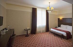 Attache Hotel