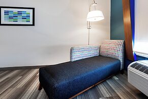 Holiday Inn Express & Suites Del Rio by IHG