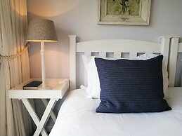 Amzee Bokmakierie Guest House