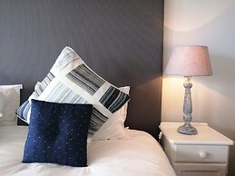 Amzee Bokmakierie Guest House