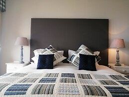 Amzee Bokmakierie Guest House