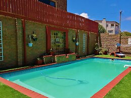 Amzee Bokmakierie Guest House