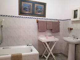 Amzee Bokmakierie Guest House