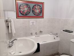 Amzee Bokmakierie Guest House