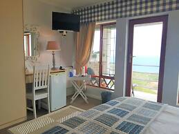 Amzee Bokmakierie Guest House