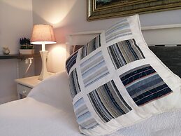 Amzee Bokmakierie Guest House