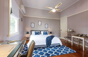 99 Kirkland Bed & Breakfast